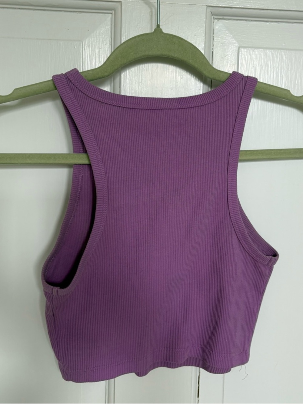 Purple Ribbed Cropped Tank Top - Picture 3 of 3